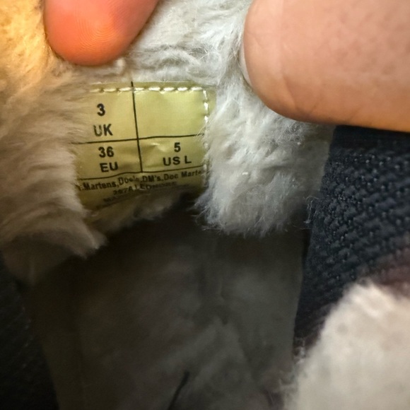 Dr. Martens 2976 Leonore Chelsea Fleece Lined Booties - Picture 6 of 7